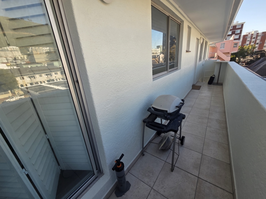 To Let 2 Bedroom Property for Rent in Sea Point Western Cape